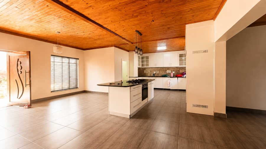 6 Bedroom Property for Sale in Flamwood North West